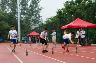 吃瓜操场跳舞图片搞笑,欢乐场面笑翻众人