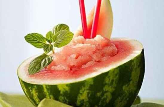 吃瓜影响例假吗,揭秘日常饮食对女性生理周期的影响