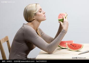 美女霸气吃瓜图片,一图看尽瓜界风云